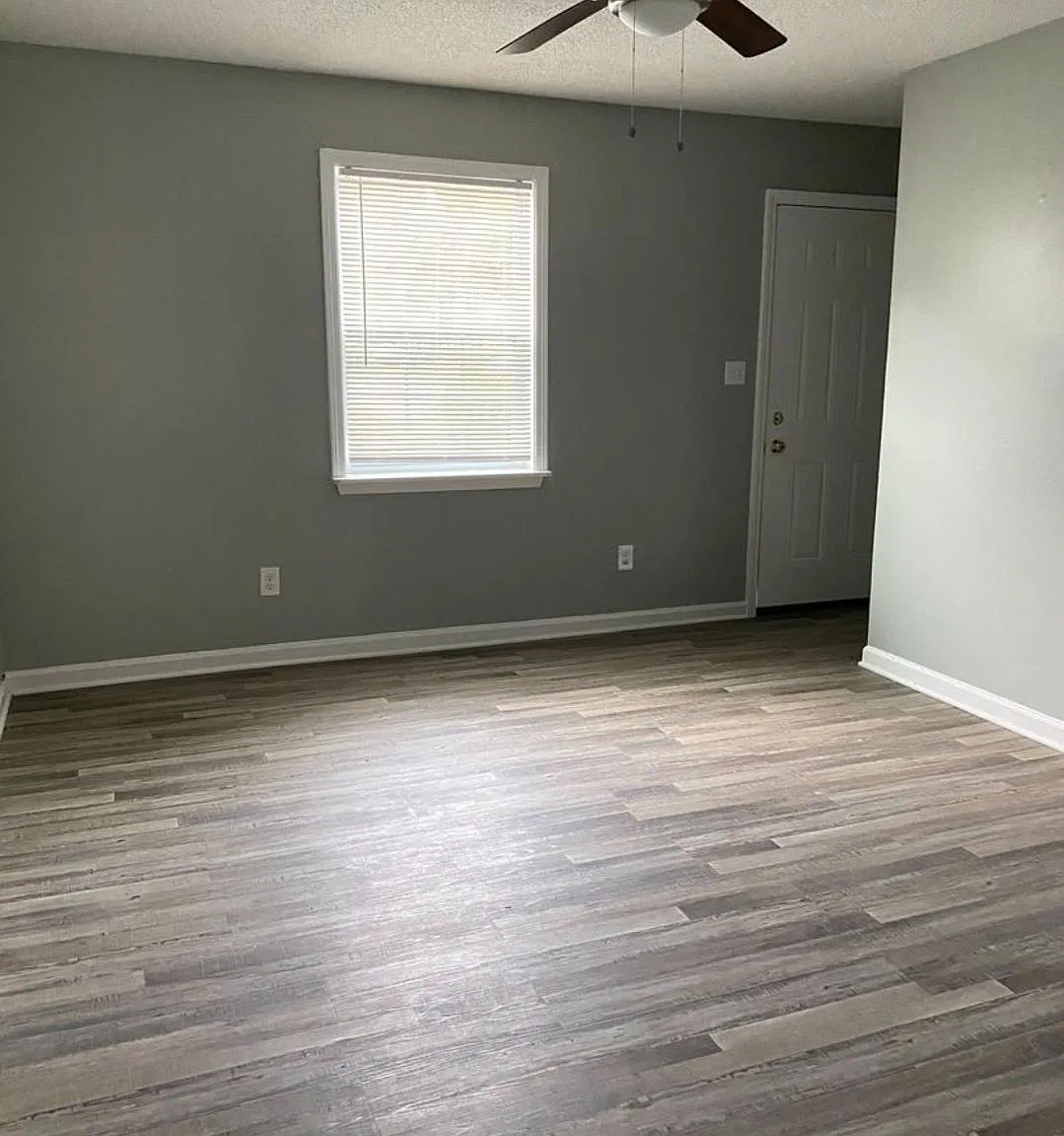 2 bed, 1.5 bath, 900 sqft, $895 — Photo 2