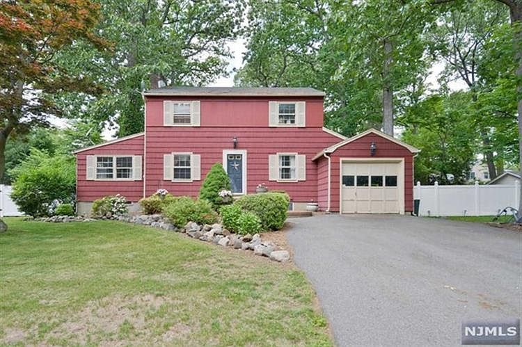 1st image of 21 Beechwood Dr