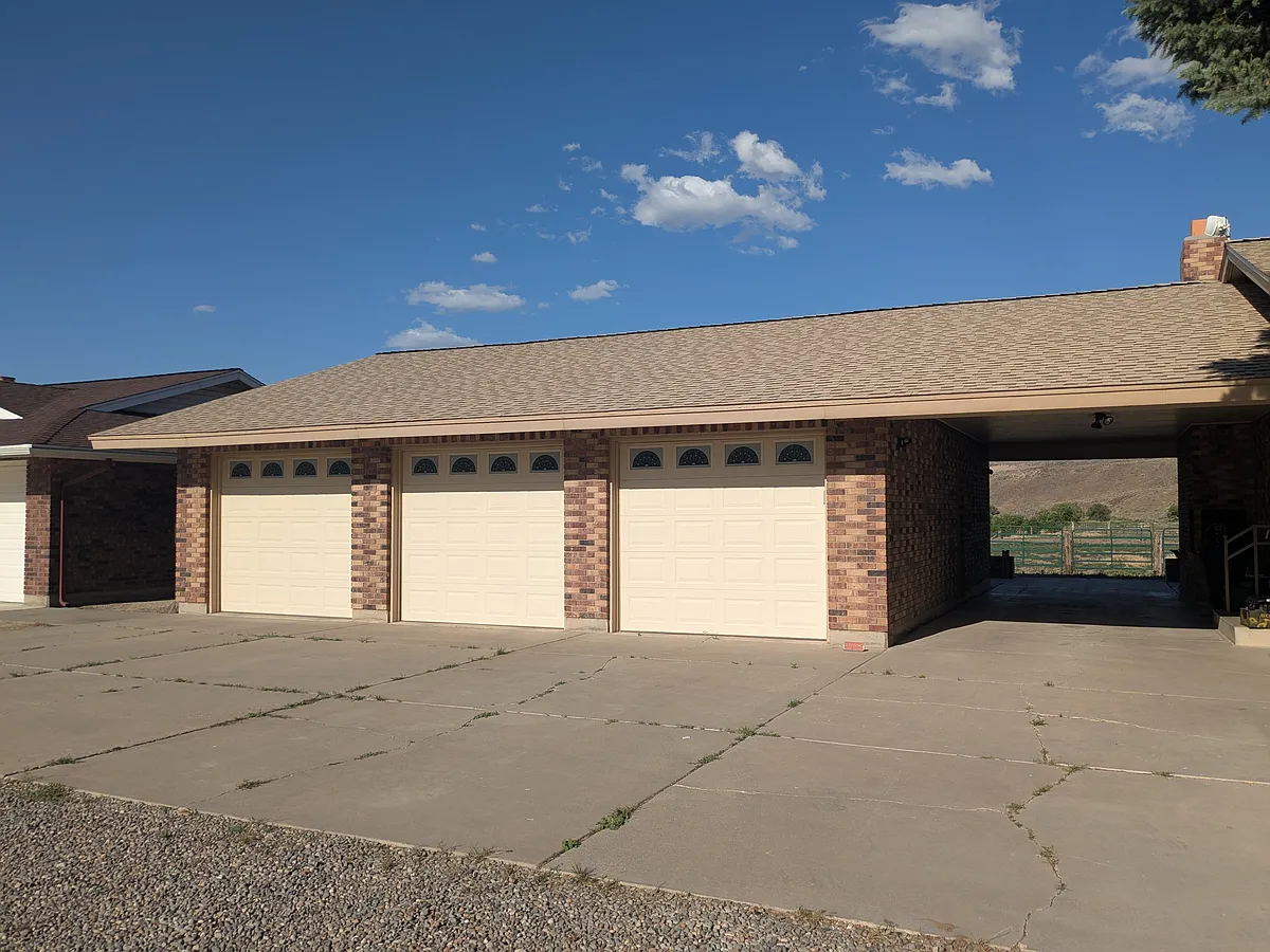 huge 3-car garage with extra storage room - 2111 Peri Ranch Rd