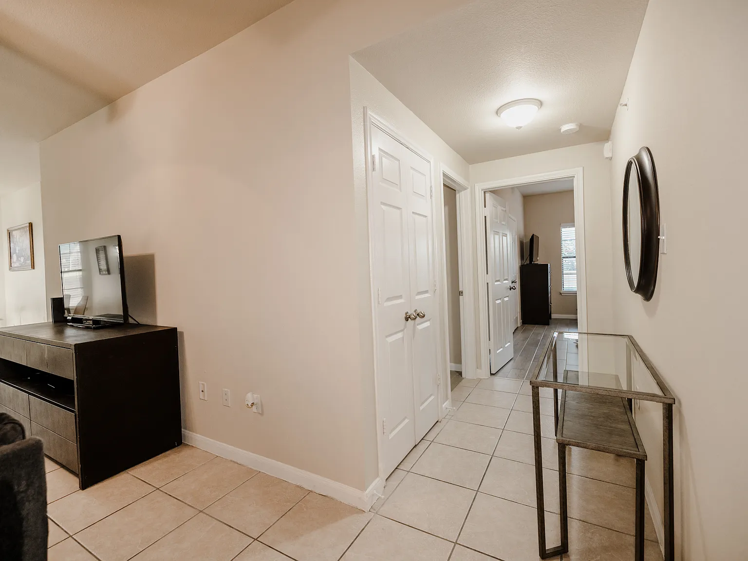 3 bed, 1370 sqft, $1,640 — Photo 4