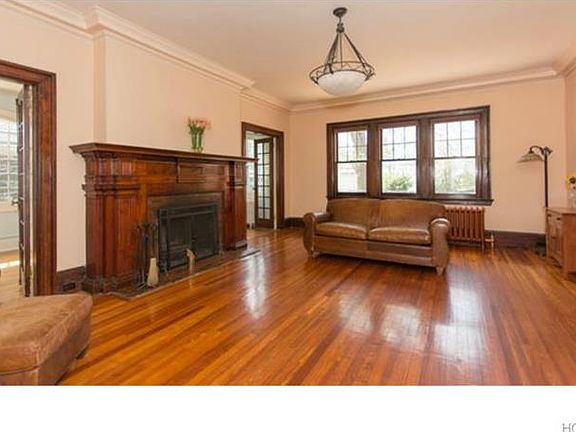 5th image of 74 Hillcrest Ave