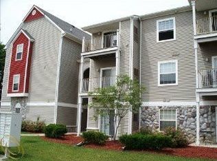15240 Silver Pkwy APT 209, Fenton, MI