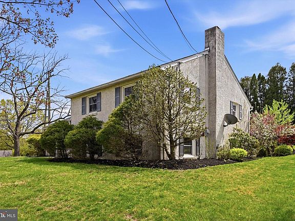 3rd image of 351 Moore Rd