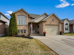 7032 Kelly Dr, Niagara Falls, ON L2H 3J9