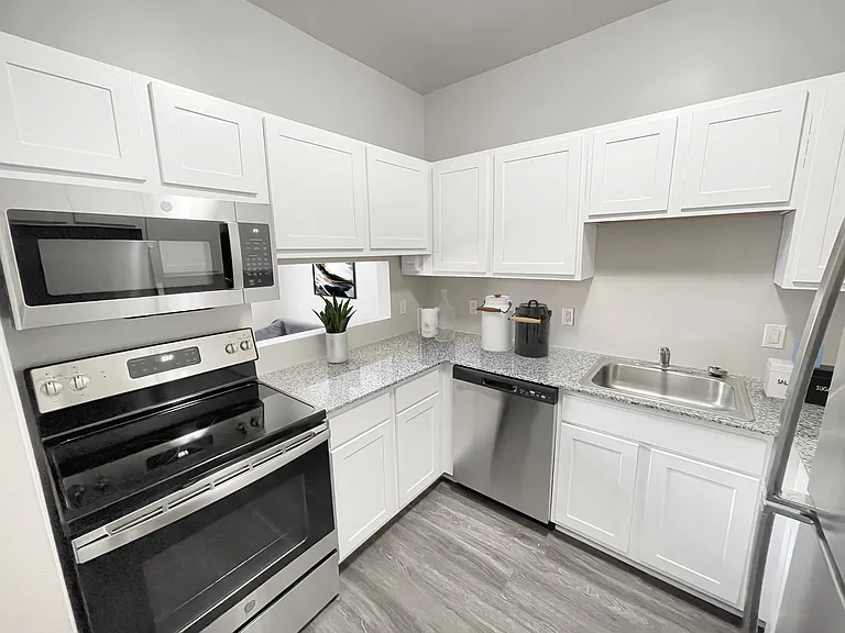 Corner House Lofts — Photo 4