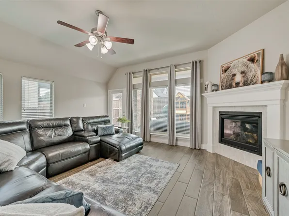 961 Canterbury Ln, Forney, TX 75126