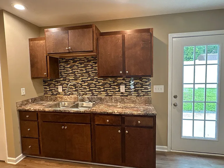 517 Weaver St #1 — Photo 10