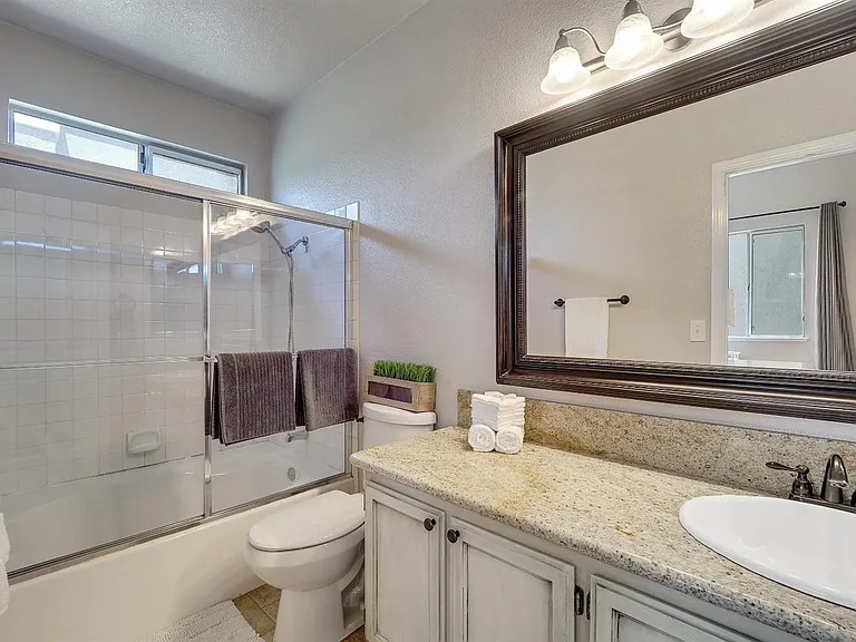 915 Tipperary Dr — Photo 7
