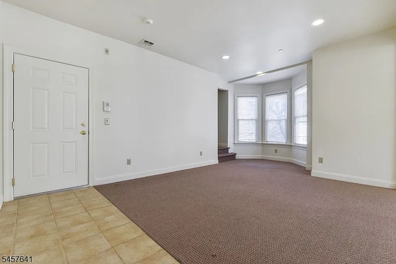 2 bed, 1.5 bath, 1230 sqft, $3,200 — Photo 2