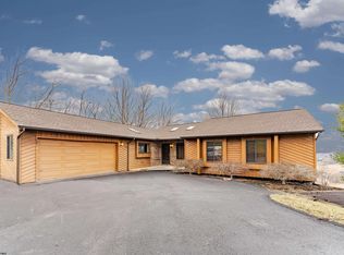 1126 Queens Ct, Morgantown, WV 26508