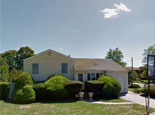 37 Hampton Pl, Freeport, NY 11520