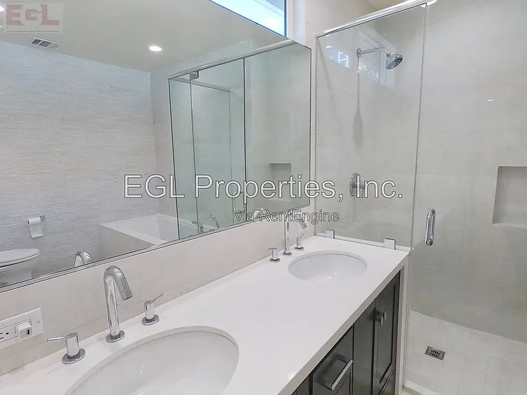 10749 Wellworth Ave — Photo 18
