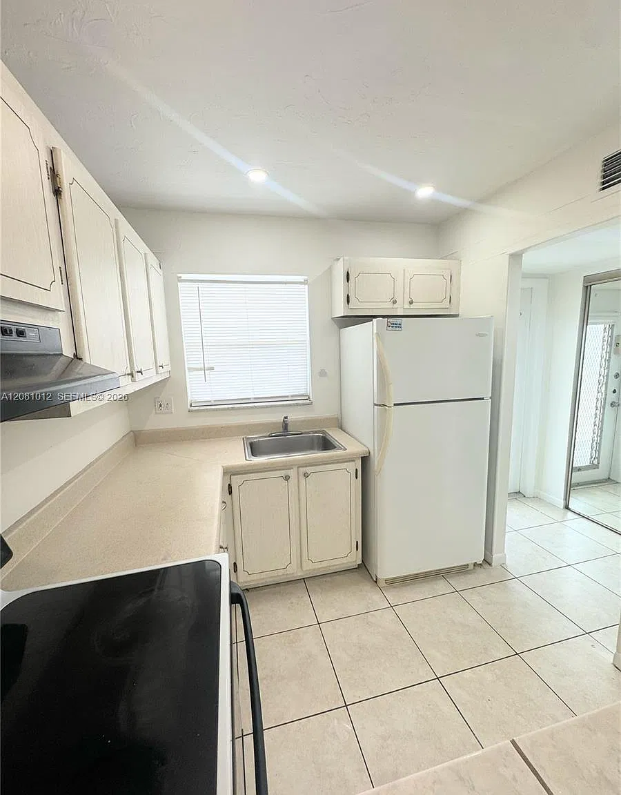 8220 Sunrise Lakes Blvd — Photo 2