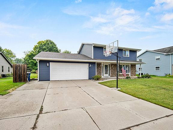 2nd image of 2153 Balsam Way