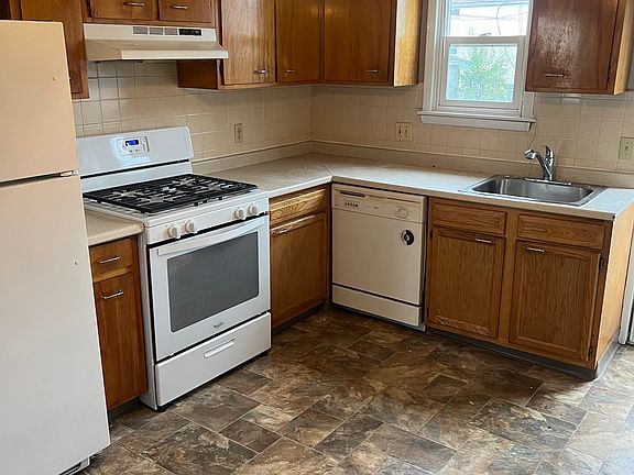 2nd image of 455 Alberta Dr