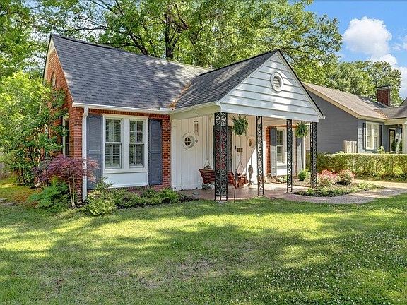 3rd image of 1860 Monticello Dr