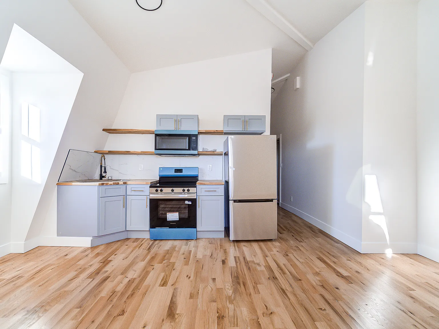 1 bed, $2,400 — Photo 2
