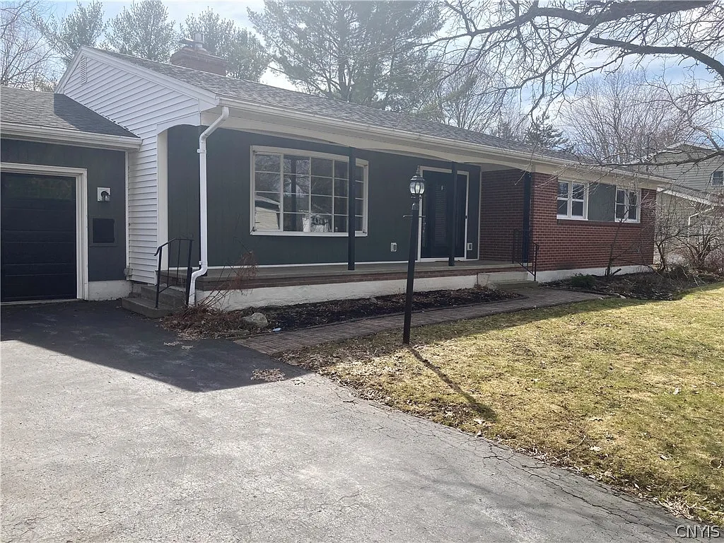 3 bed, 2.0 bath, 1576 sqft, $2,450 — Photo 2