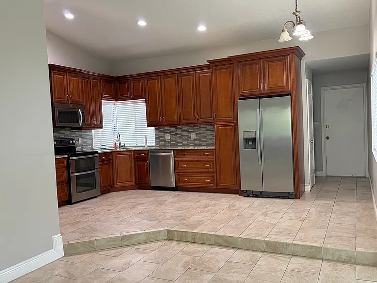 504 Shane Cir — Photo 1