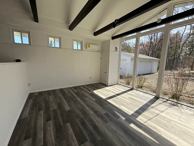 546 Skiff St — Photo 4