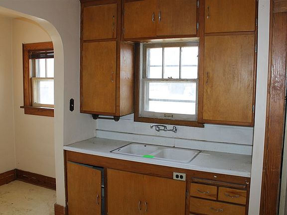 4th image of 1104 E Arcadia Ave