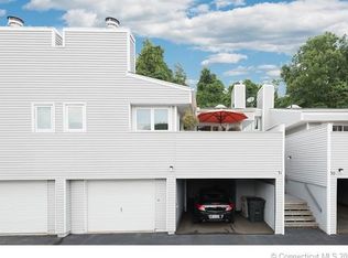 31 Stratton Way, Branford, CT 06405