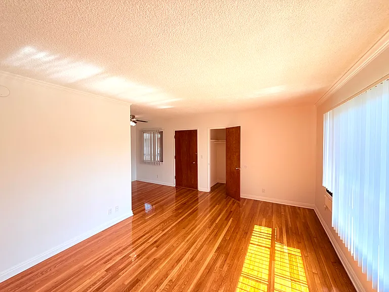 956 Wilcox Avenue — Photo 54