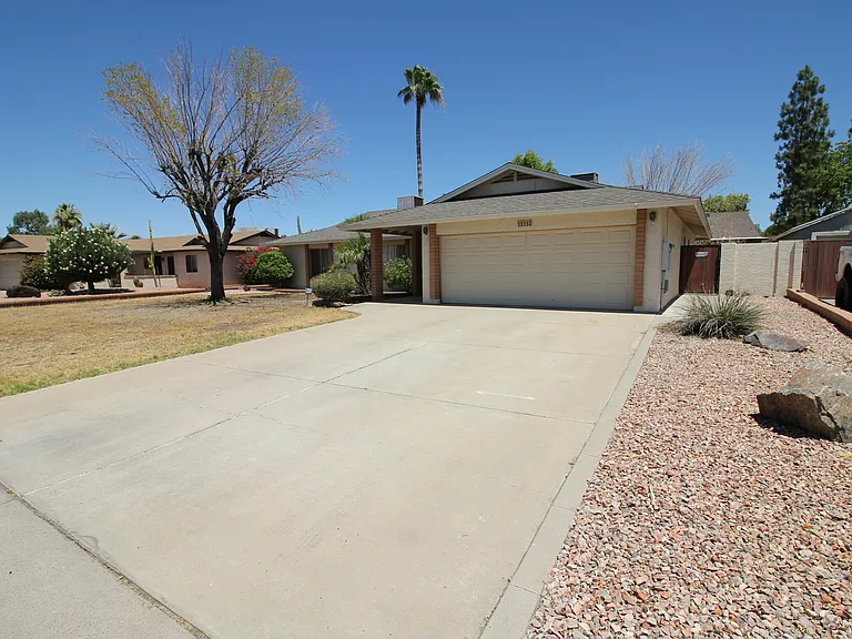 3152 W Marconi Ave — Photo 3