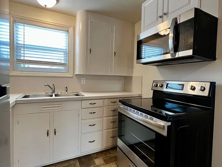 904 & 906 W Tieton Dr — Photo 6