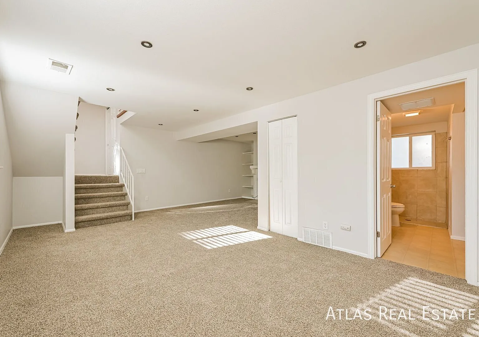 2 Weeks Free Rent & Free 55" Tv If Moved In By 9/15! Charming 4 Bed, 2 Bath Split-Level Home With... — Photo 4