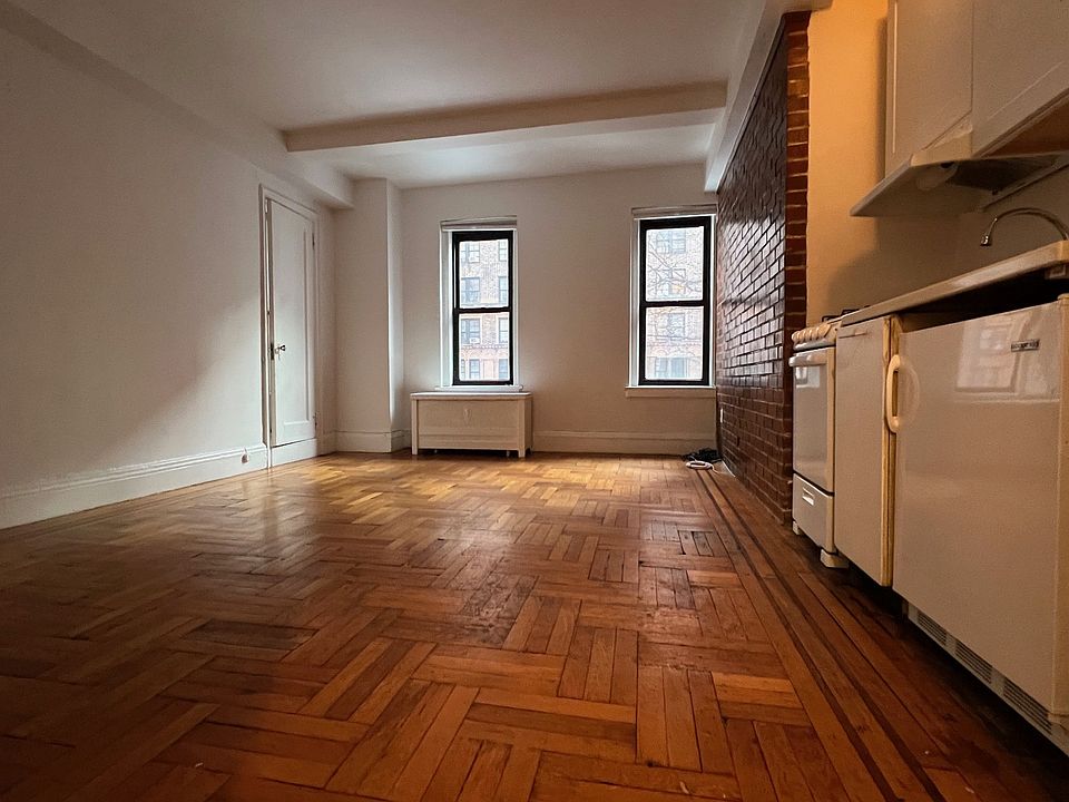 2nd image of 49 W 72nd St #2DD