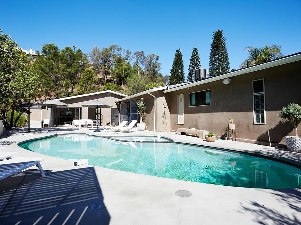 1st image of 8544 Mulholland Dr