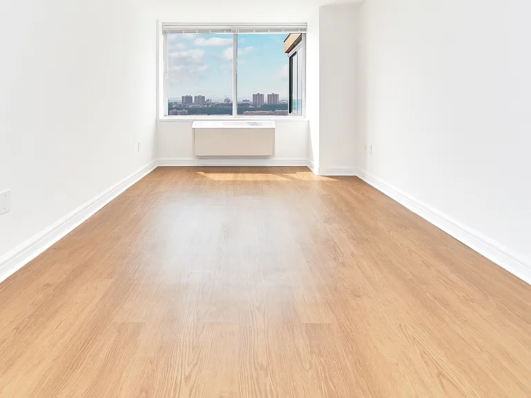 160 Riverside Blvd #16H — Photo 9