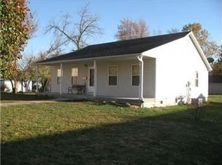 115 W 6th St, Cameron, MO 64429