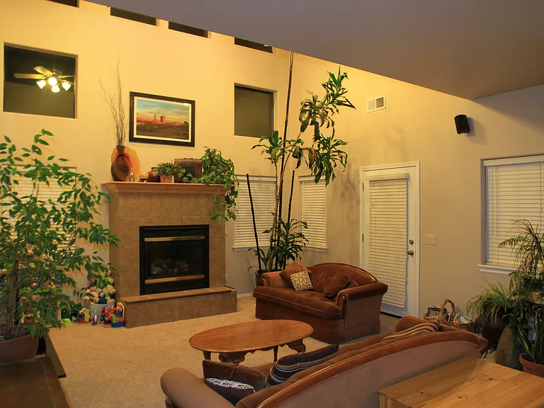 1070 W Lone Star Trl — Photo 2