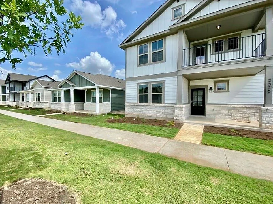 2525 Pecan Island Dr