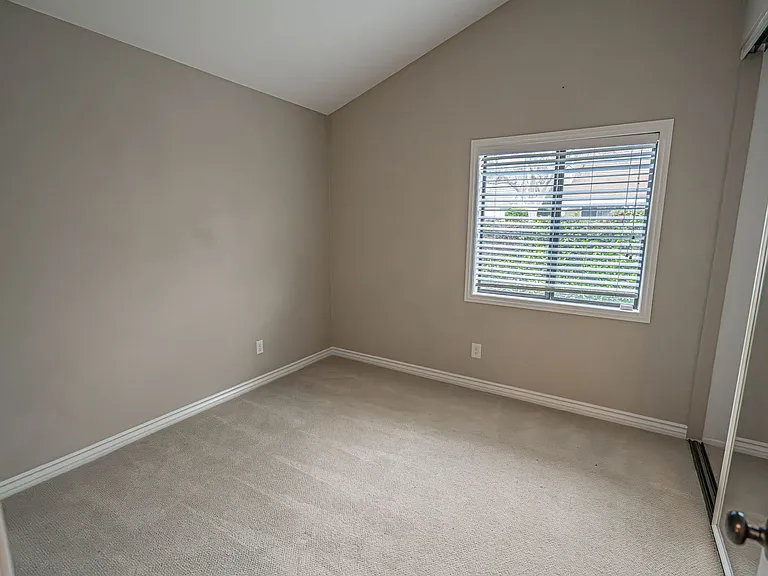 24022 Rockridge Ct — Photo 7