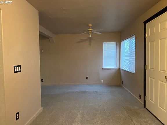 4th image of 972 Park Ave NE