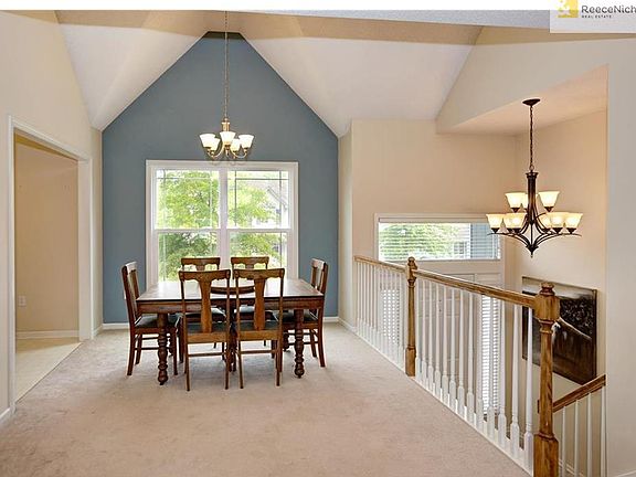 Formal dining off eat-in kitchen