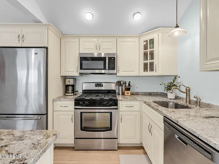 301 W Kupper Dr — Photo 9