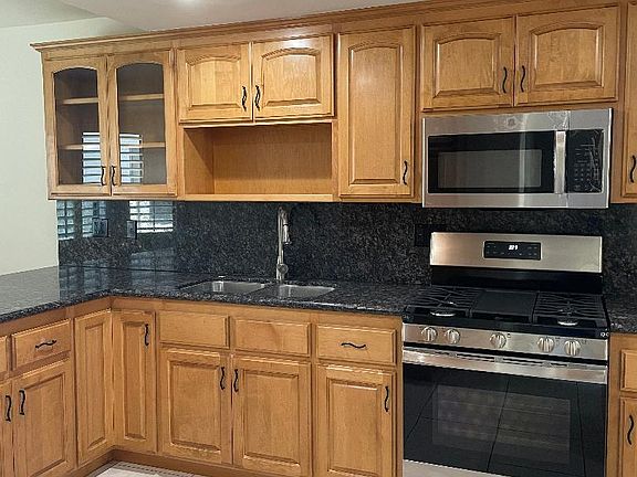 5th image of 1079 Saint Andrews Dr