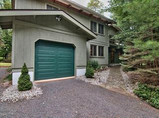 5169 Woodland Ave, Pocono Pines, PA 18350