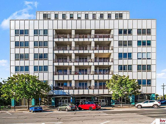 3rd image of 3000 Farnam St APT 4L