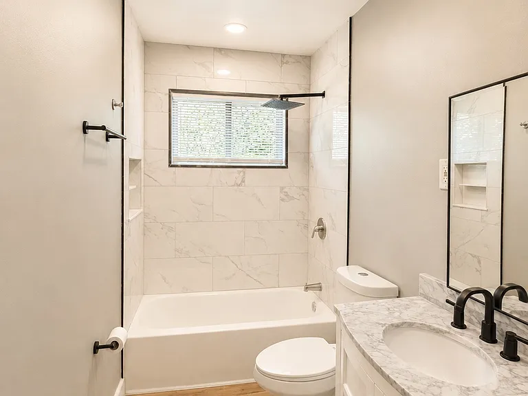 1641 Woodburn St — Photo 7