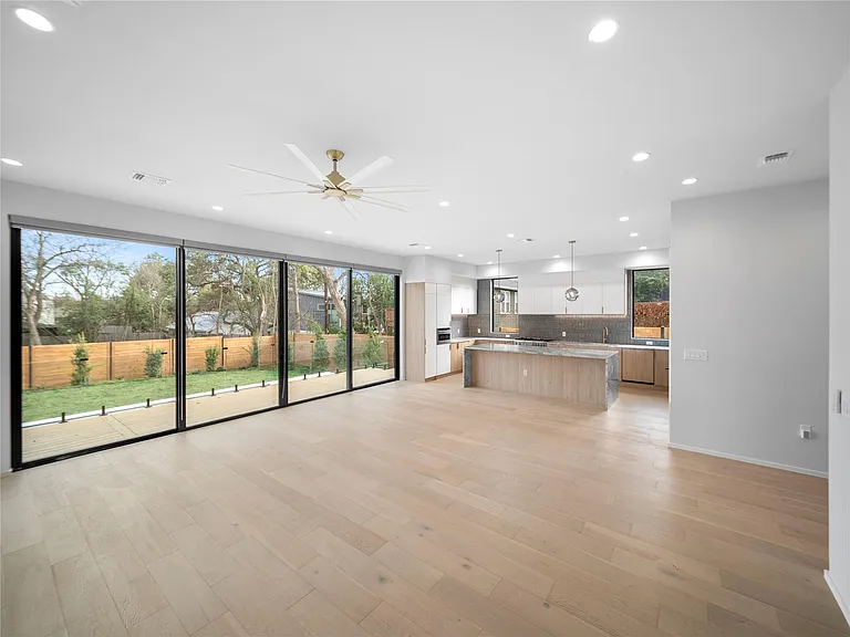 2107 Brackenridge St #B — Photo 11