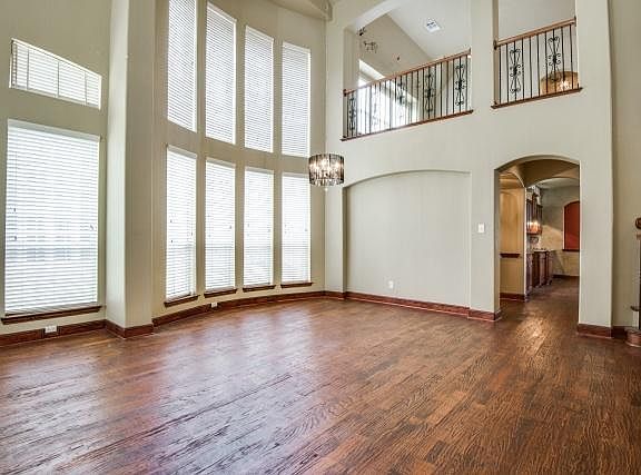 4th image of 10259 Bowling Green Dr