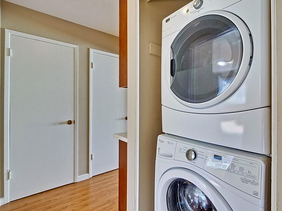 3rd image of 791 N Fair Oaks Ave APT 2