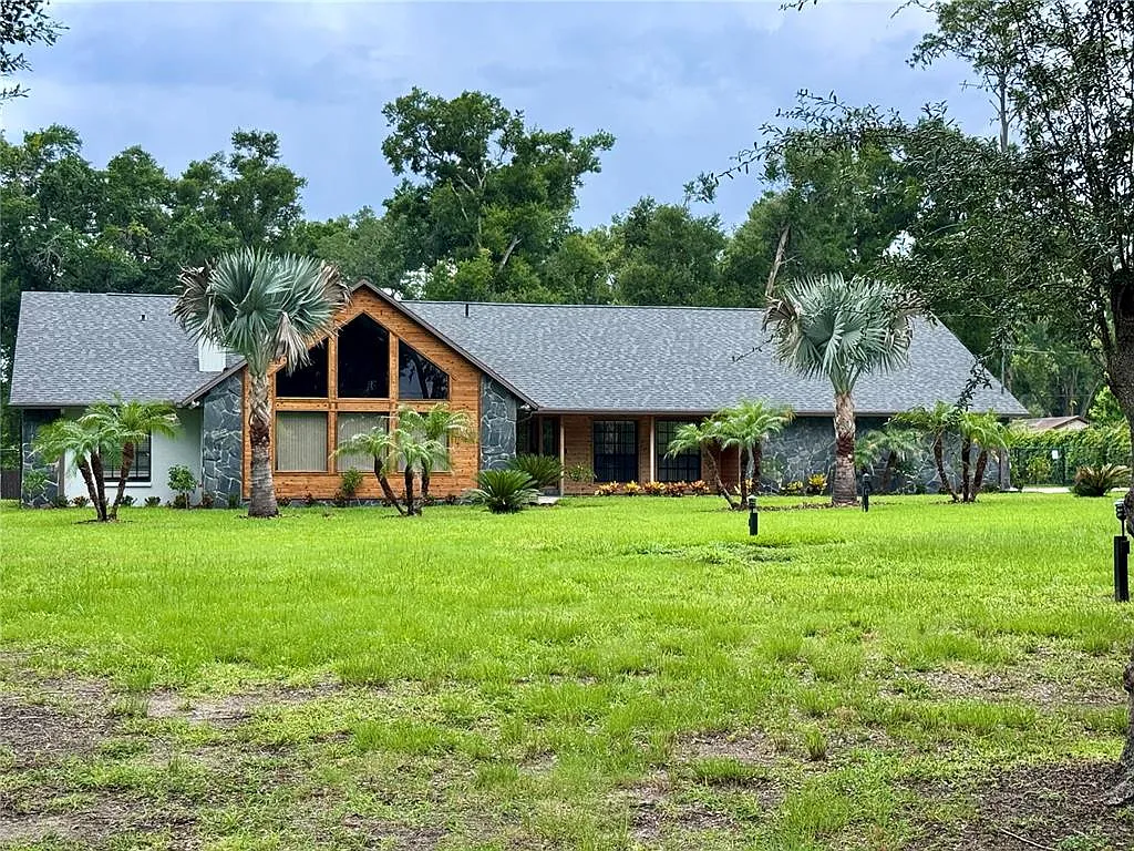 4 bed, 2.0 bath, 3113 sqft, $4,400 — Photo 1