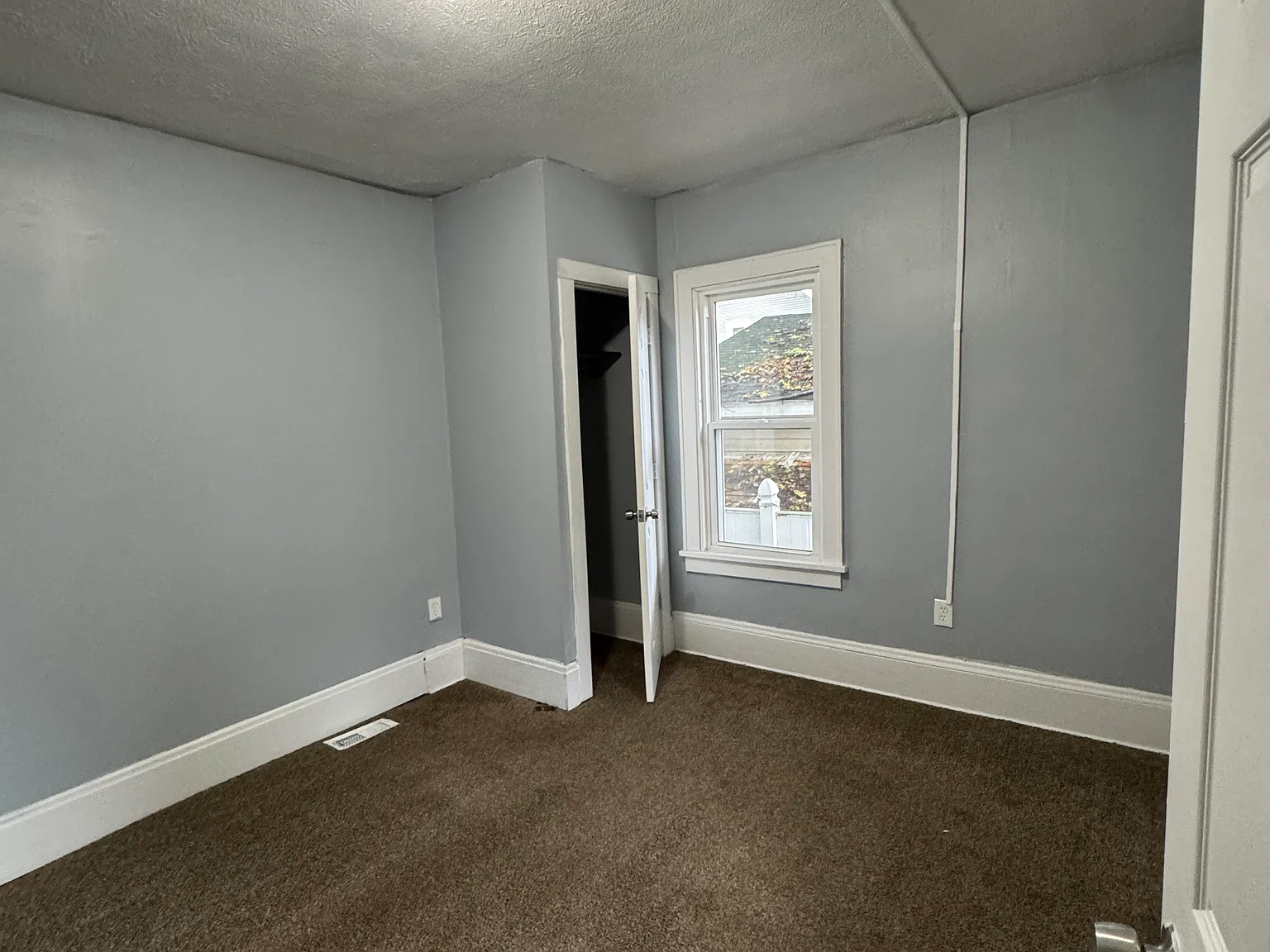 3 bed, 1.5 bath, 972 sqft, $1,145 — Photo 3
