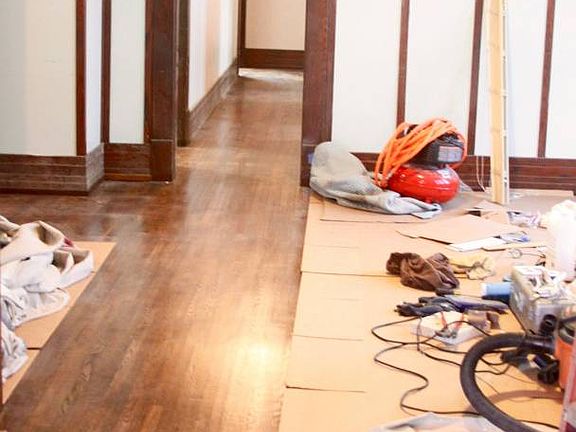 Refinished oak floors, oak trim throughout unit